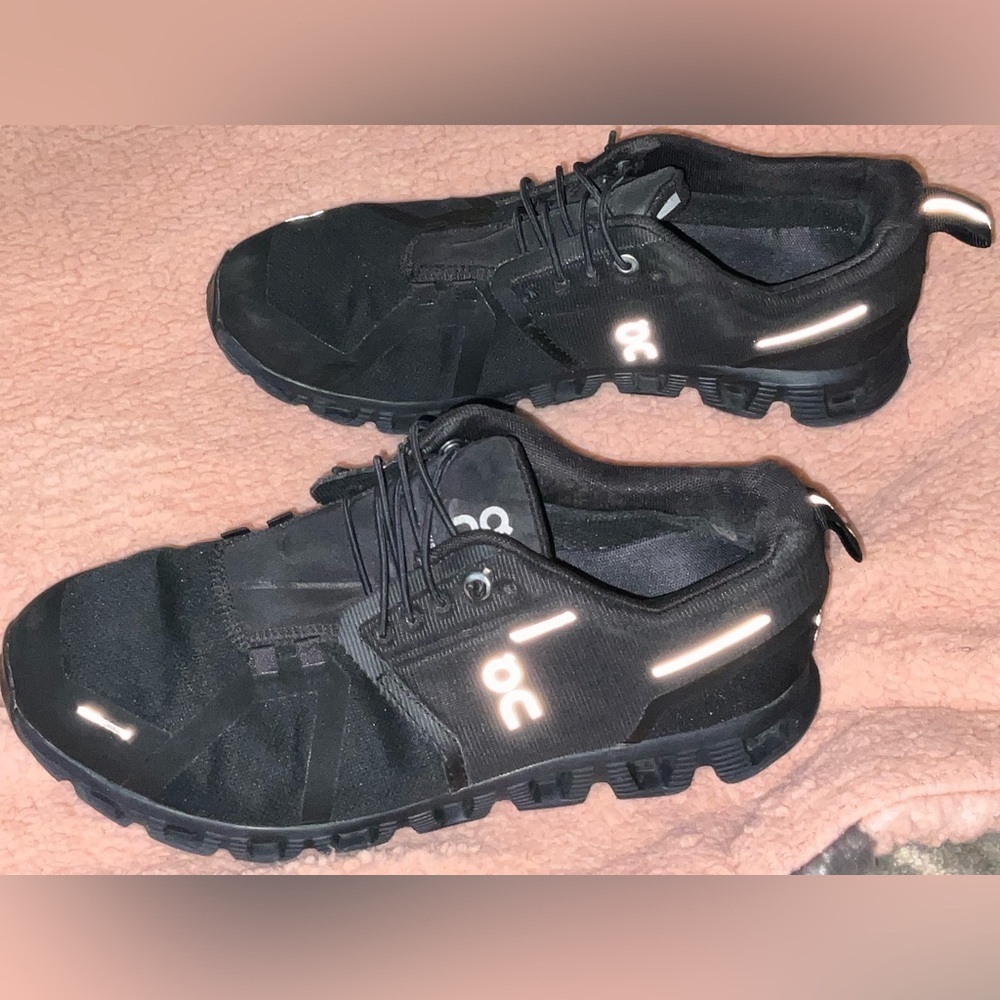 On Cloud Running Shoes Black Reflective Swiss Engineering Women 9 EUC - Picture 2 of 9
